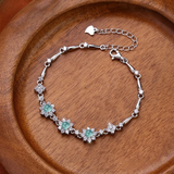 Luxuriöses Silberarmband mit Jadestein-Inlays