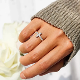 Silberring mit Kreuzsymbol und Zirkonia-Kristallen