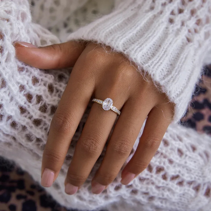 Edelstahlring mit Zirkonia-Kristallen