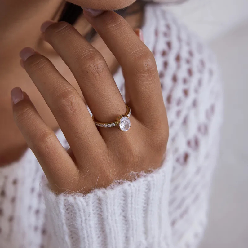 Edelstahlring mit Zirkonia-Kristallen