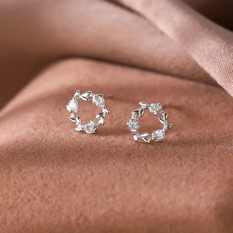 Silberohrstecker Blumendesign mit Zirkonia-Kristallen