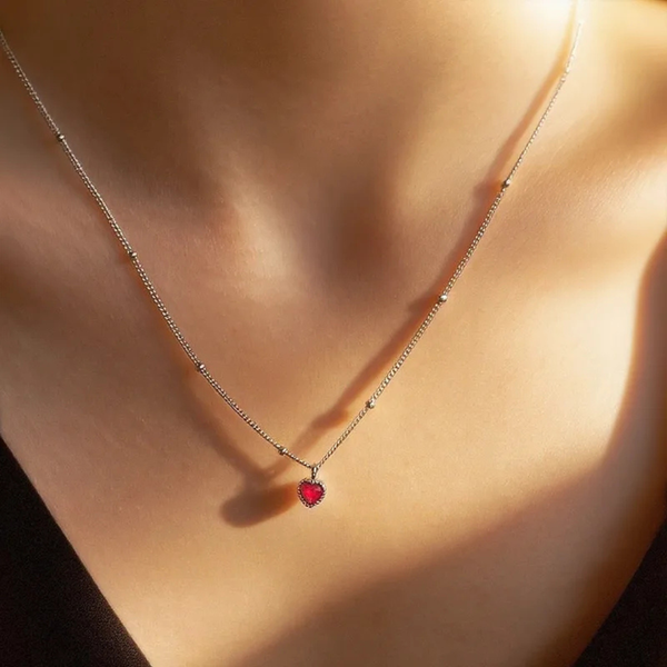 Filigrane Silberhalskette mit Herzanhänger