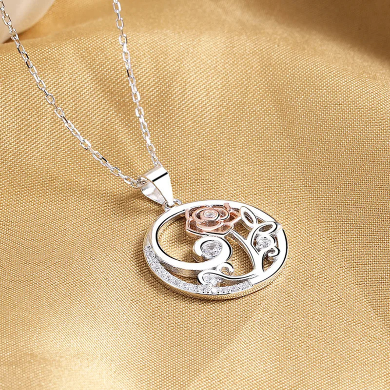 Elegante Silberhalskette mit Rosendesign und Zirkonia-Kristallen