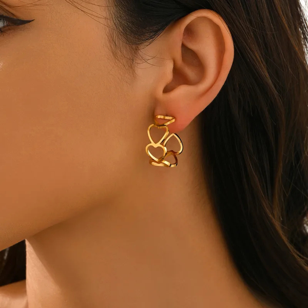 Edelstahlcreolen mit Herz-Details