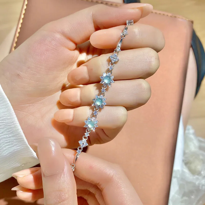 Luxuriöses Silberarmband mit Jadestein-Inlays