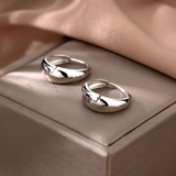 Klassische Silbercreolen