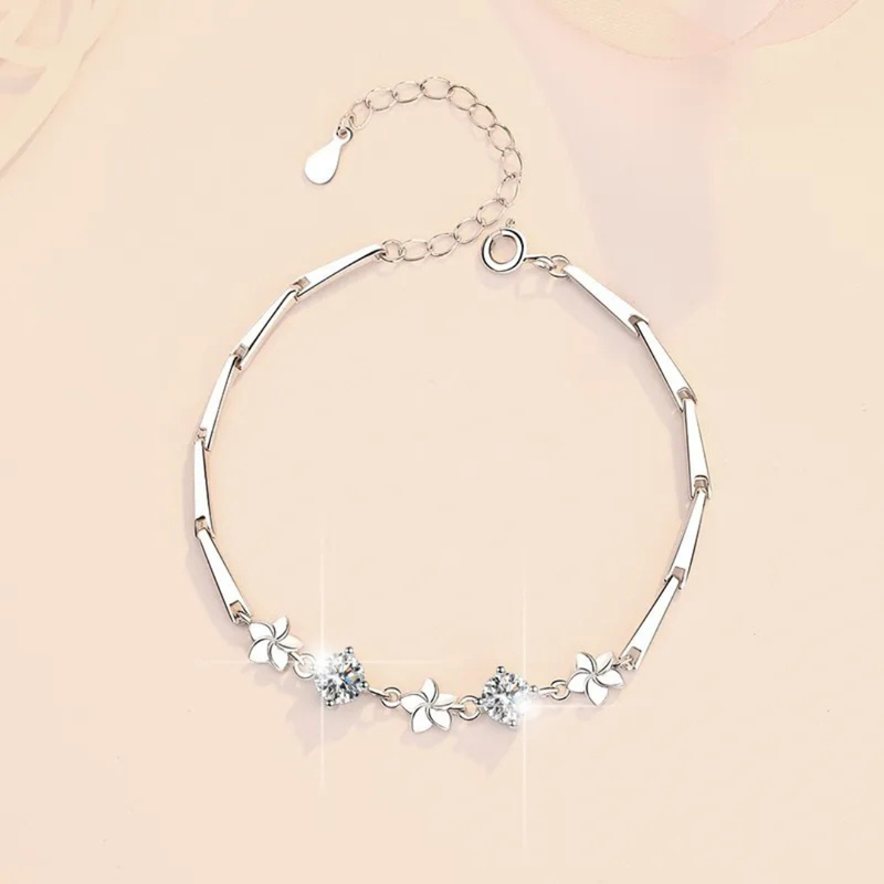 Funkelndes Silberarmband mit Moissanit-Inlays