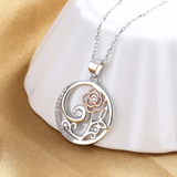 Elegante Silberhalskette mit Rosendesign und Zirkonia-Kristallen