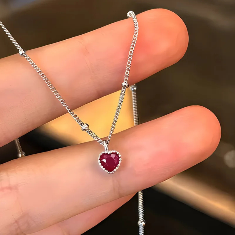 Filigrane Silberhalskette mit Herzanhänger