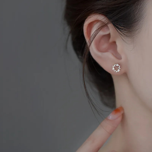 Silberohrstecker Blumendesign mit Zirkonia-Kristallen