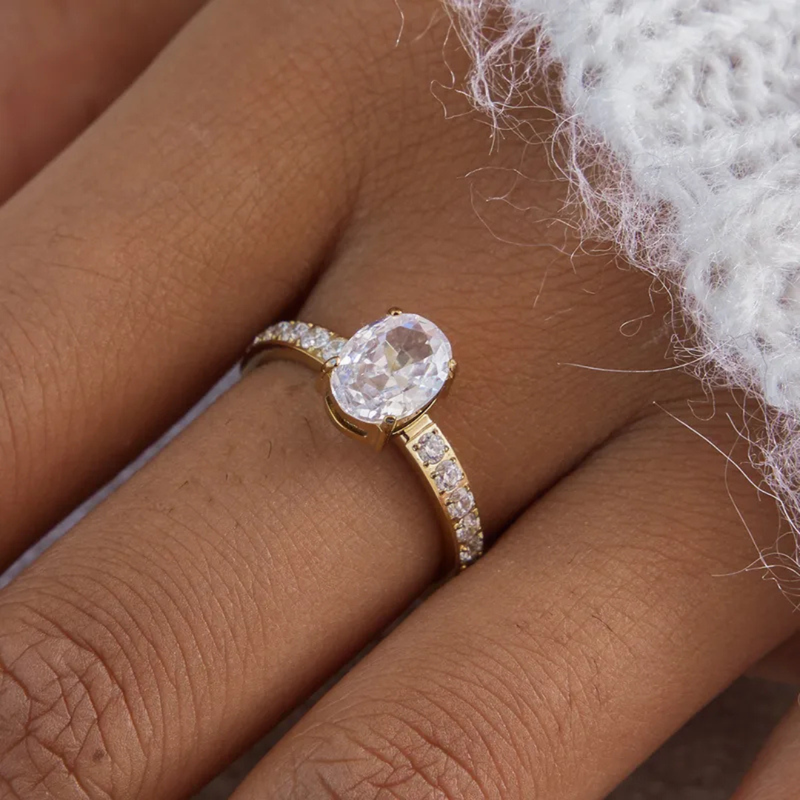 Edelstahlring mit Zirkonia-Kristallen