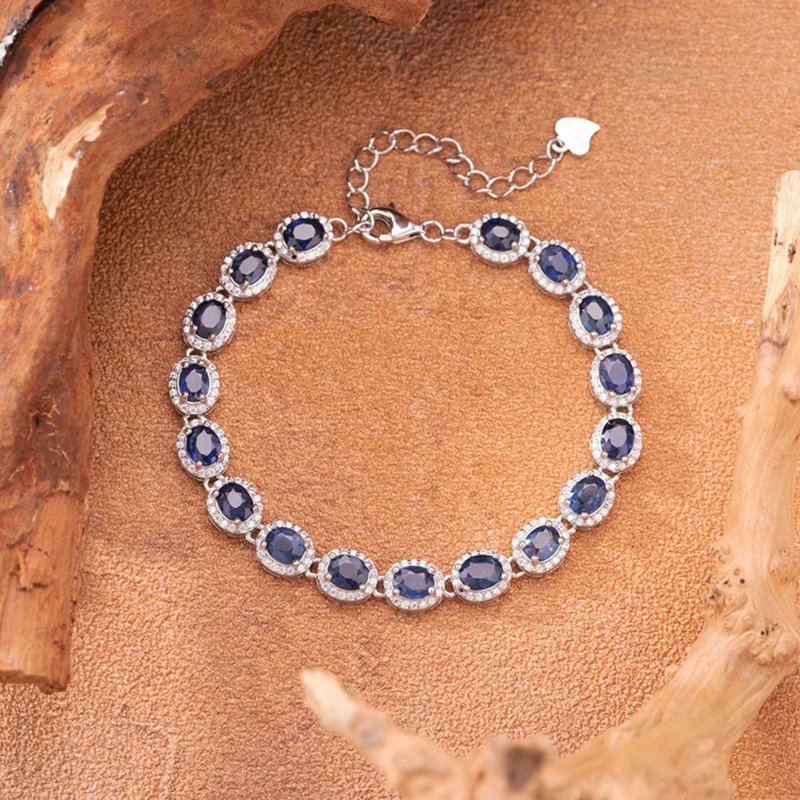 Luxuriöses Silberarmband mit Saphir-Inlays und Zirkonia-Kristallen