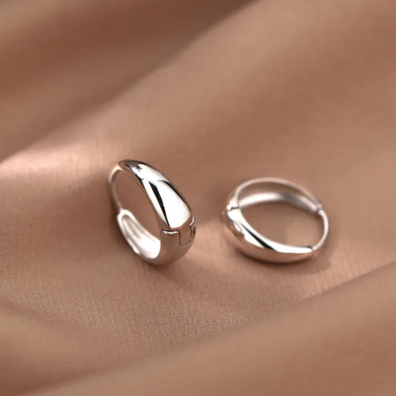 Klassische Silbercreolen